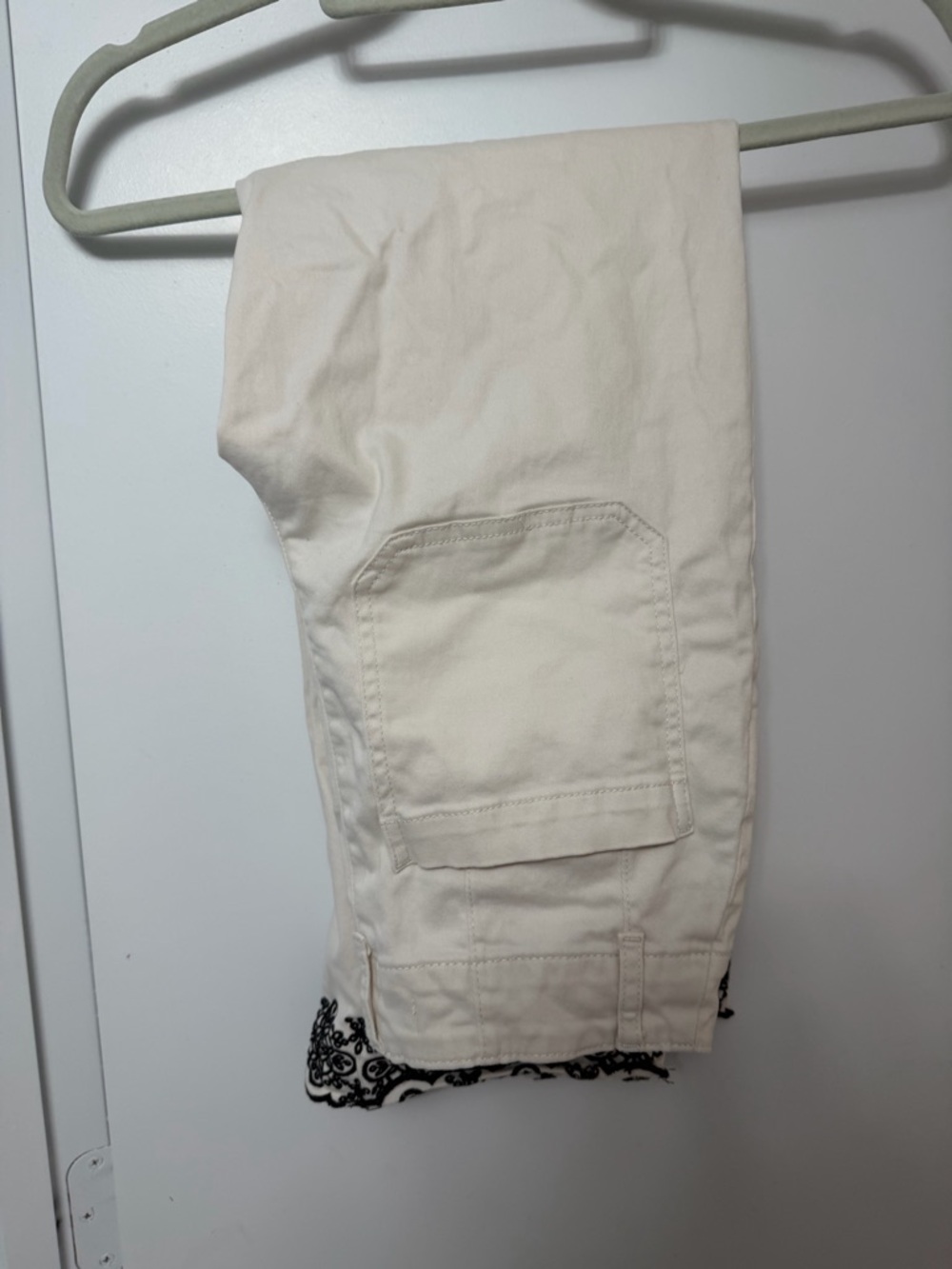 Worn Once! Bagatelle Women's White Cropped Jeans with Black Scalloped Embroidery - Picture 5 of 11